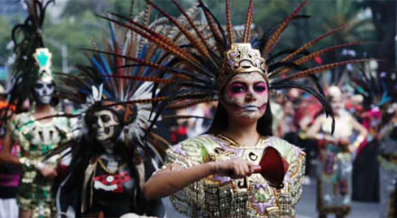 Mega procesión de Catrinas recorre CDMX; asiste Ebrard 3 DESFILE