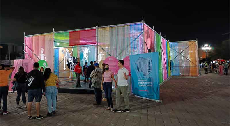 Inauguran ofrenda de Muertos gigante en la Macroplaza 1 OFRENDA 2