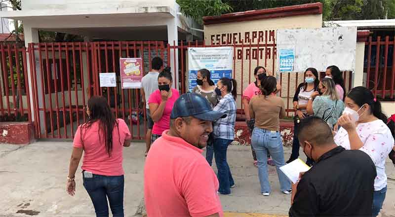Padres de familia piden seguridad ante amenazas en escuela 1 PADRES 3
