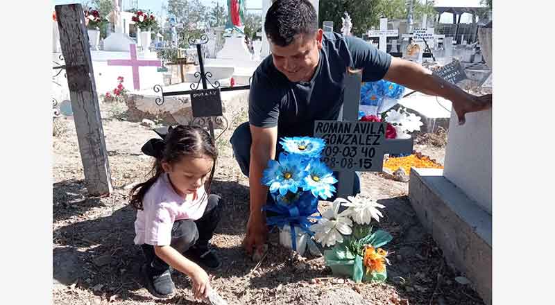 Adelantan visita a panteones en Reynosa; llevan música 1 PANTEONES 4