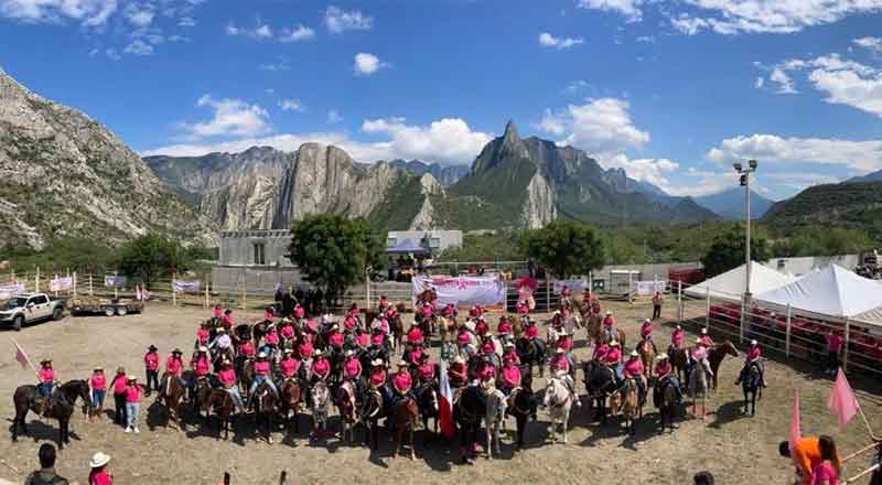 Participan 400 mujeres en 'Cabalgata Rosa' de Santa Catarina 1 SANTA CATARINA 2 1