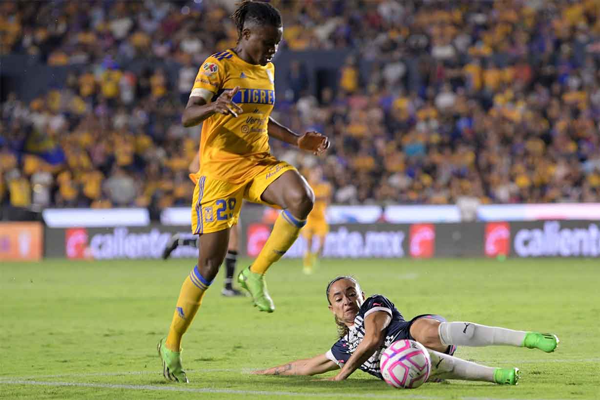 Reparten puntos y espectáculo; empatan 2-2 en Clásico Regio 7 TIGRES FEM 8