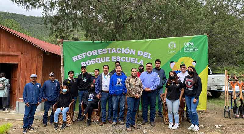 Reforestan voluntarios Bosque Escuela de la UANL 1 UANL 2 1