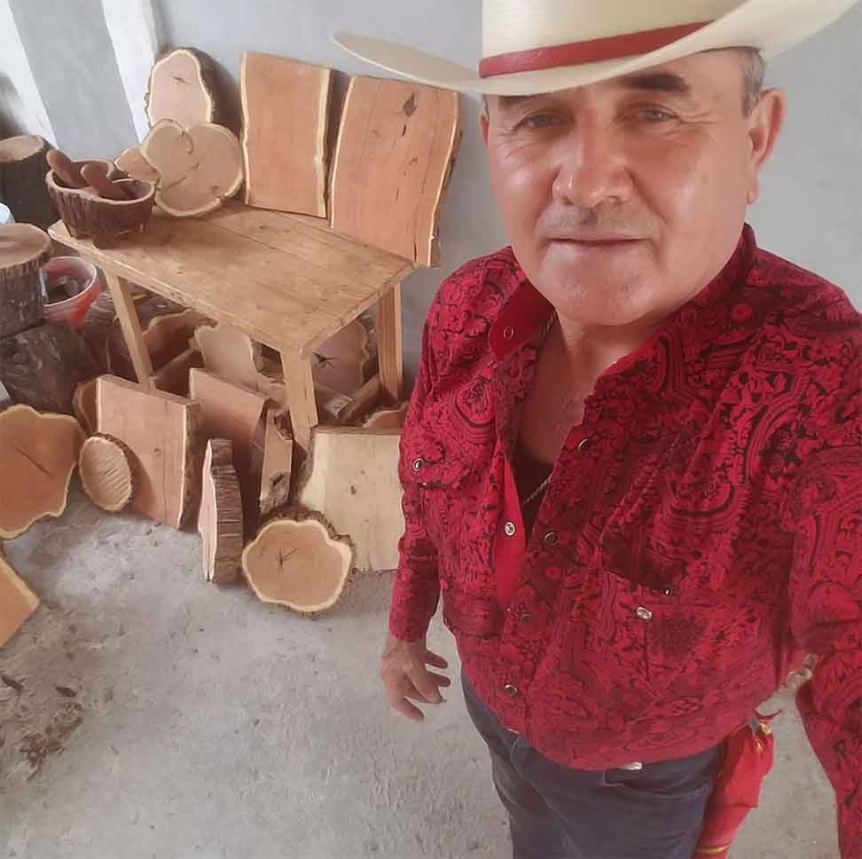 'El Diamante' compone canciones y hace trabajos de madera 1 VIRGINIO 5