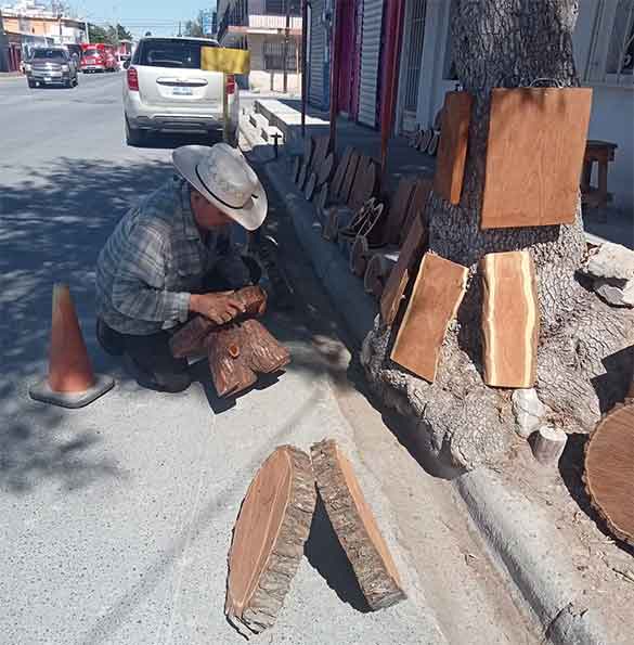 'El Diamante' compone canciones y hace trabajos de madera 3 VIRIGINIO 2