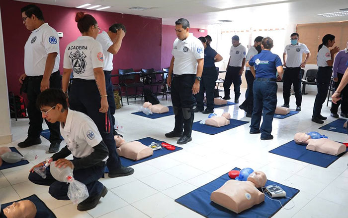Certifica asociación internacional a elementos de Protección Civil 1