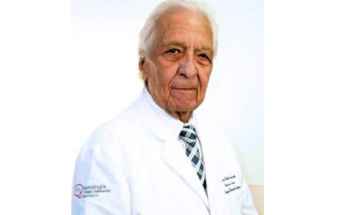 Galardona UANL a reconocidos médicos 1 doc
