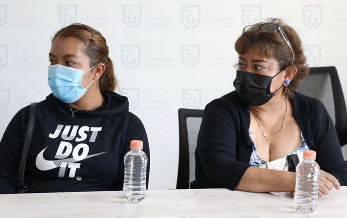 Después de 27 años, madre se reúne con su hija perdida en CDMX 1 madre e hija