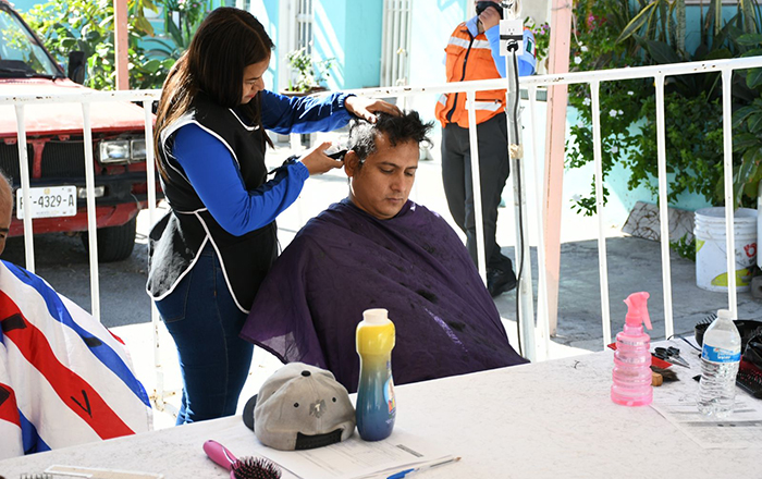 Llevan ‘Monterrey Contigo’ a la colonia La Esperanza 2 12 11 22 CONTIGO MTY COL. ESPERANZA 3