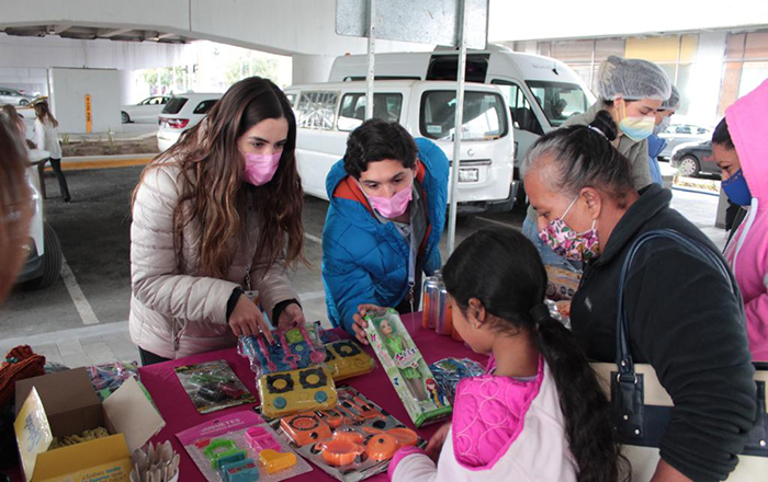 Apoya DIF con alimento y abrigo a familiares de pacientes del H.U. 2 17 11 22 DIF H.U 3