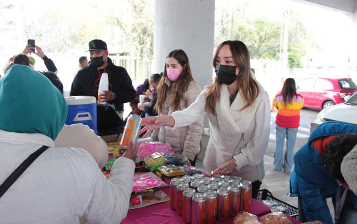 Apoya DIF con alimento y abrigo a familiares de pacientes del H.U. 3 17 11 22 DIF H.U 6