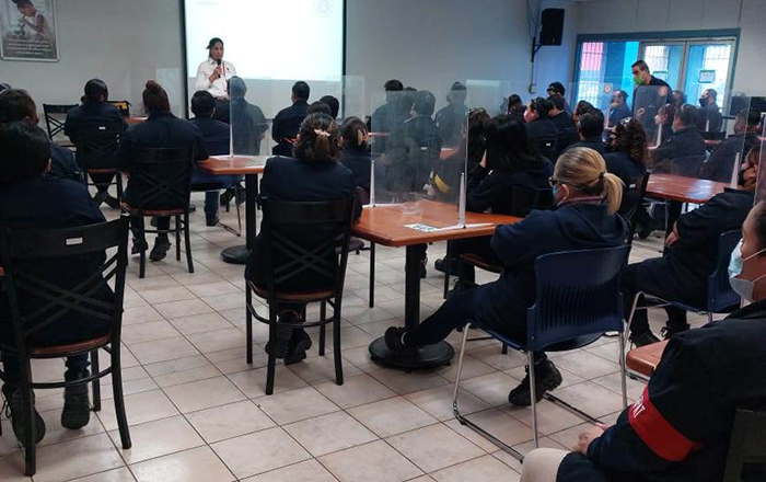 Imparten educación vial a obreros neolaredenses 2 316655941 1564928100587068 2771832693401963139 n