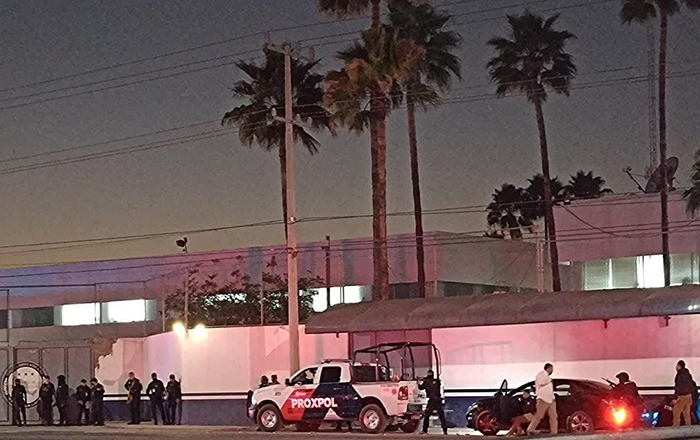 Desarma a Policía y se atrinchera en patrulla; es sometido 2 317329005 1827024867664415 1304298675510644180 n