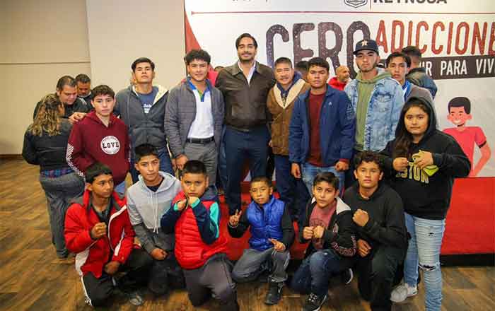 Reciben jóvenes palabras de aliento del alcalde Carlos Peña 1 ALCALDE 2 6