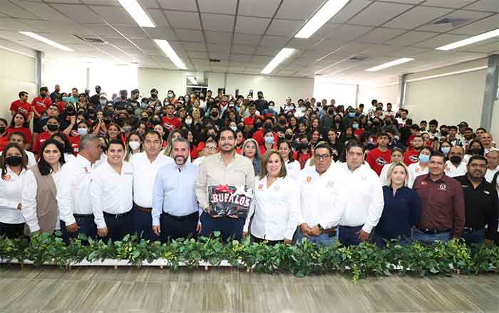 Carlos Peña dialoga con estudiantes de la UAT Reynosa Aztlán 1 ALCALDE 2