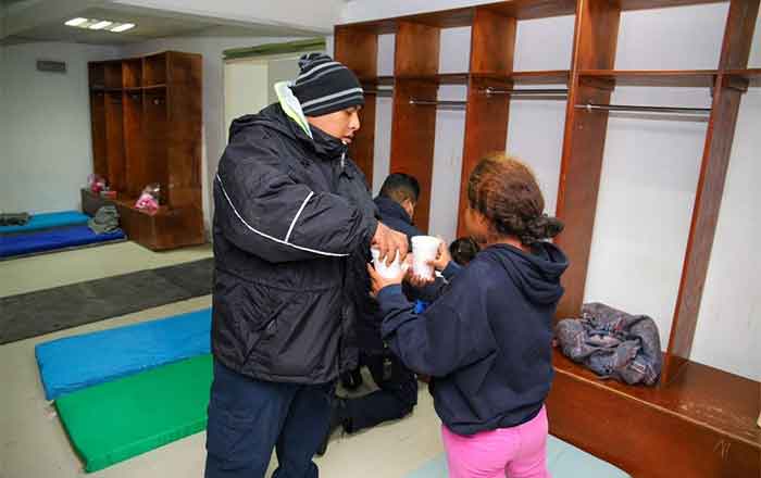 Ante llegada del frío, Carlos Peña ofrece albergue a necesitados 2 ALCALDE 3 1