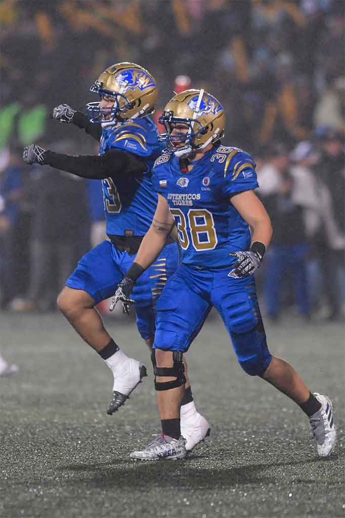Borregos logra campeonato ante Auténticos en juego de infarto 10 AUTENTICOS 2 2