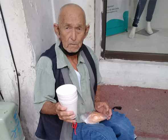 Jóvenes llevan alimentos a militares y migrantes en Reynosa 4 AYUDA 3