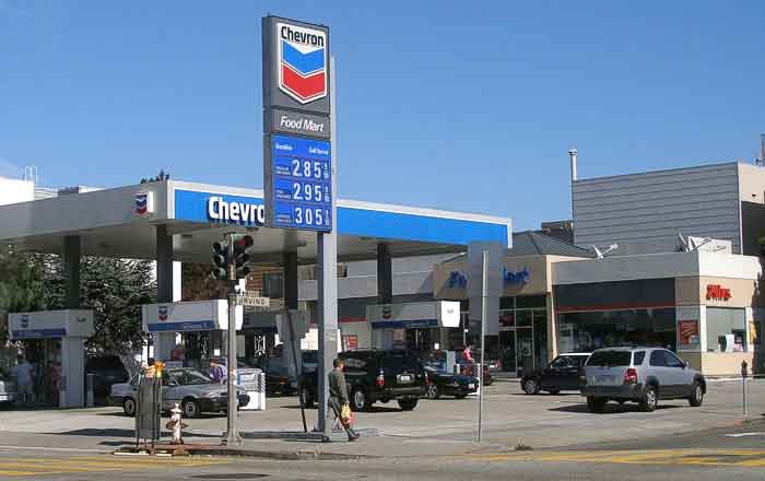 EU permite reanudar extracción de petróleo por Chevron en Venezuela 1 CHEVRON