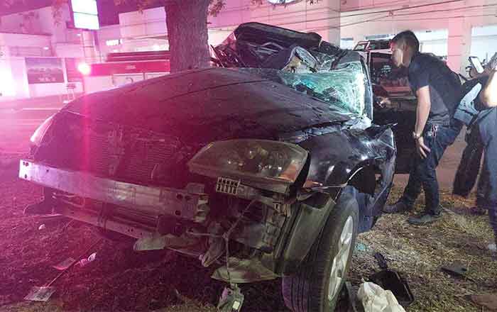 Menor provoca aparatoso choque; acompañante queda prensado 2 CHOQUE 3