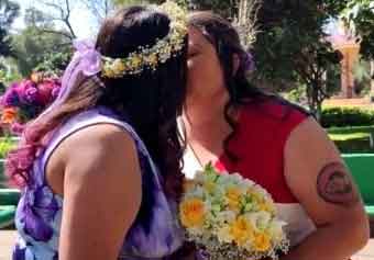 ¡Vivan las novias! Karen y Coral se casan en Neza 2 NOVIAS 3