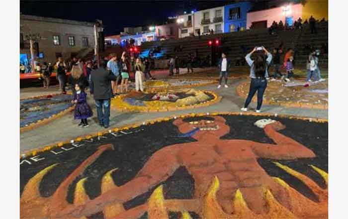 Tapetes funerarios monumentales en la plaza de Oaxaca 1 OAXACA 2