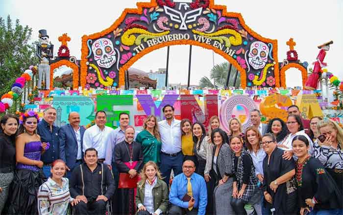 Inaugura Carlos Peña monumental Altar de Muertos 3 REYNOSA 4