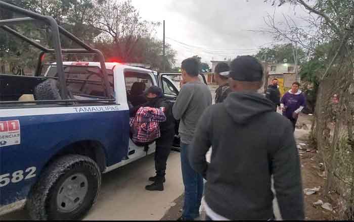 Guardia Estatal reparte cobijas y bebidas calientes en Reynosa 2 migrantes 2 1