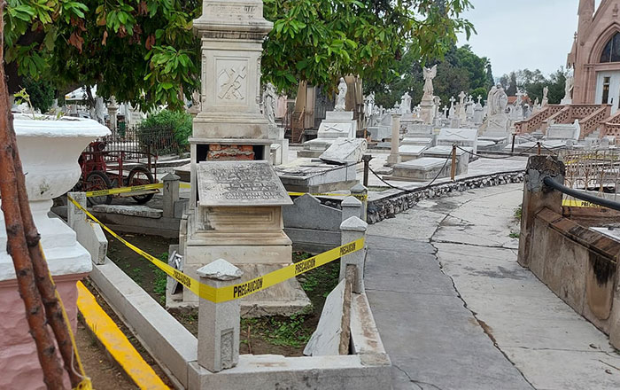 Caen tres en tumba en panteón de Guadalupe 3 sdsa