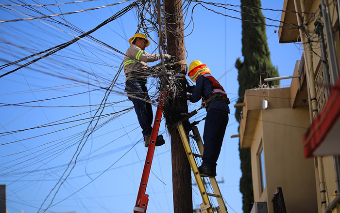 Retiran 381 kilómetros de ‘telarañas’ de cableado 2 1 5