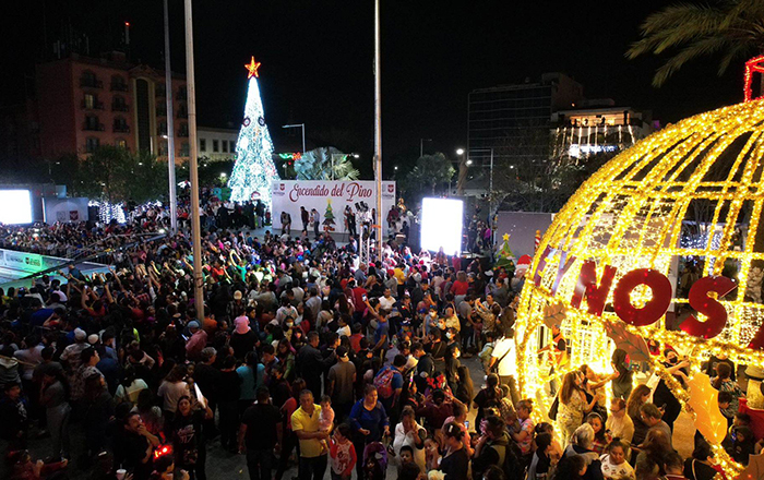 Encienden el pino navideño en Reynosa 3 318388093 5681736515247276 3303903088453139529 n