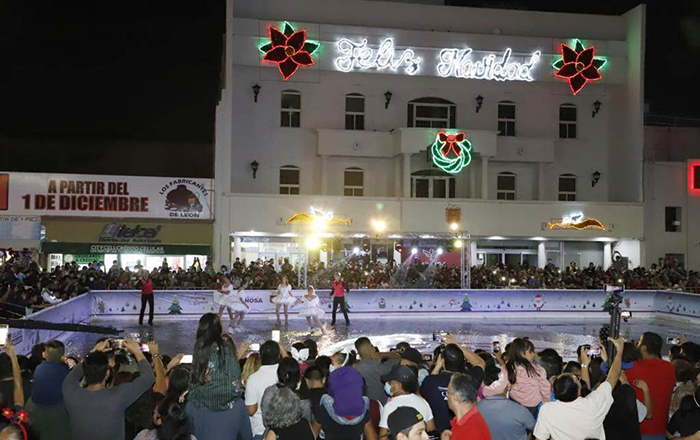 Encienden el pino navideño en Reynosa 4 318447465 1436635550193692 6054514054786708187 n
