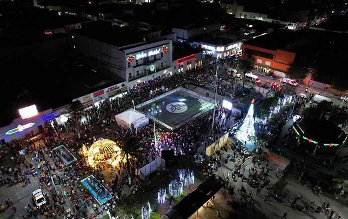 Encienden el pino navideño en Reynosa 2 318503668 1344269649647292 3285605982615069948 n