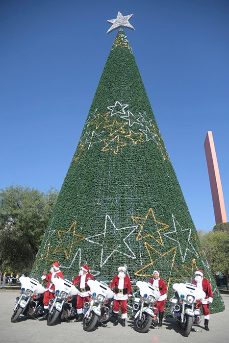 Salen tránsitos a patrullar Monterrey; hay una ‘Mamá Claus’ 7 318811883 868541731263702 5862054874951010945 n