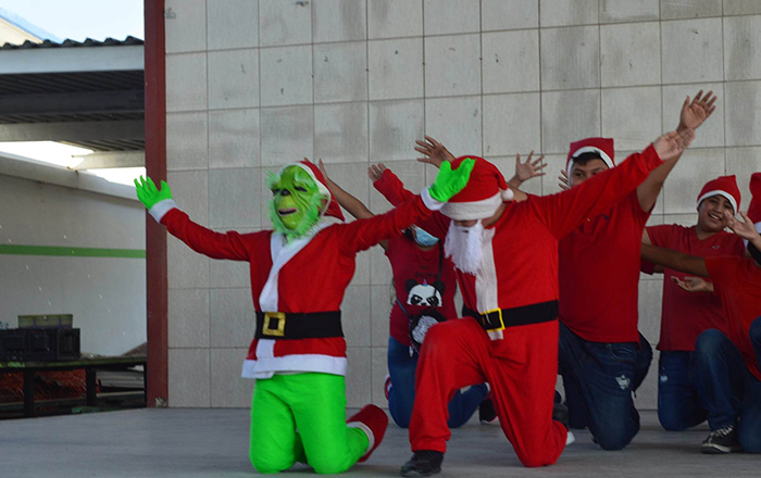 Presentan estudiantes alegre festival navideño 3 319305016 706095024165379 8552825688805721681 n