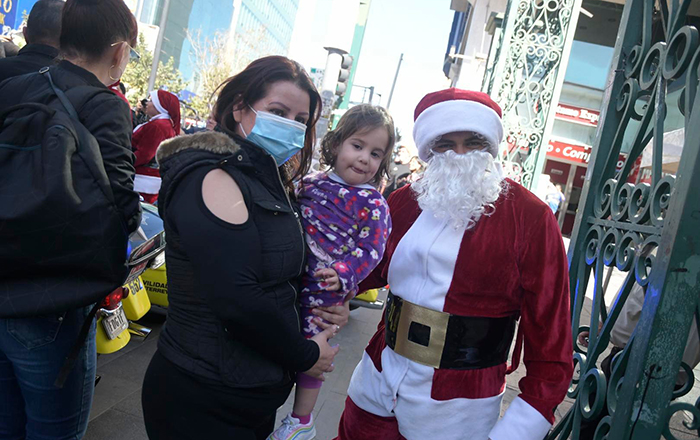 Salen tránsitos a patrullar Monterrey; hay una ‘Mamá Claus’ 1 319889021 482489374023563 7517313806150257339 n