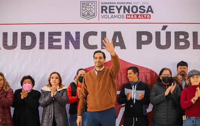 Atiende Carlos Peña a habitantes de 'Periquitos' 1 320727300 557289539744695 3729399543582689282 n