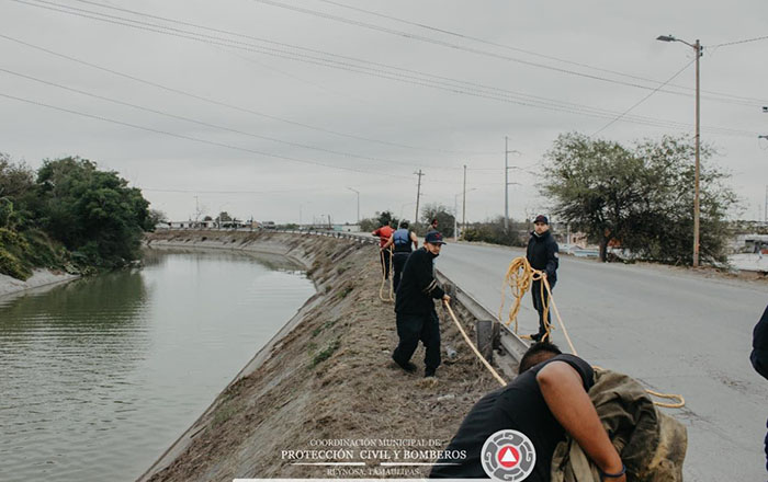 Rescatan a perro atrapado en canal Rodhe 1 321206789 1413886682476539 8269679953402362244 n
