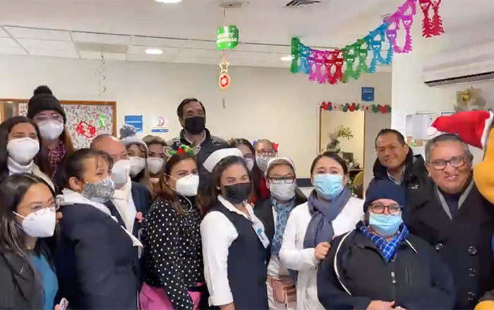 Carlos Peña lleva regalos a niños en hospitales 1 321565141 705434504617215 6372130535518186357 n
