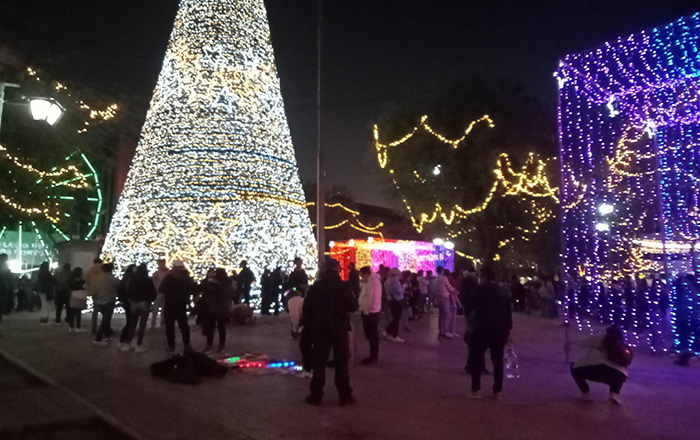 Siguen disfrutando ambiente navideño en Monterrey 1 321665052 1643537029435904 9120078633021069878 n