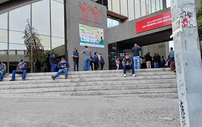 Continúan filas para cambiar créditos en Infonavit 1 321973726 3390276147883509 1427234547246379842 n