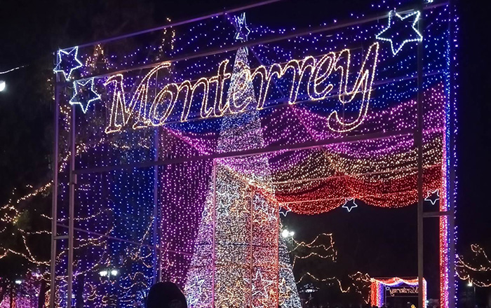 Siguen disfrutando ambiente navideño en Monterrey 2 322106253 1151054992445210 3179750920620683473 n
