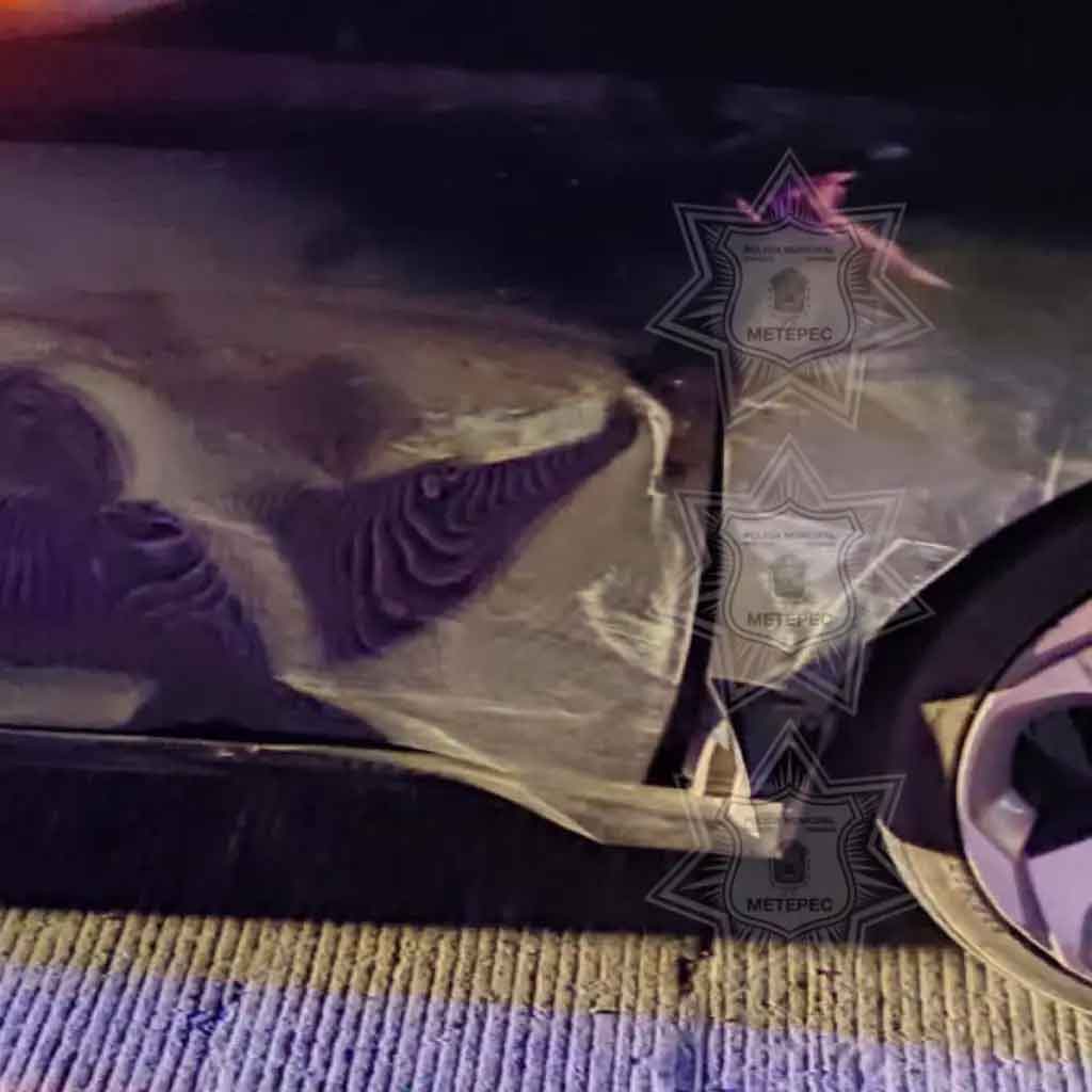 #VIRAL Pelean automovilistas en Metepec; lo atropellan con su auto 2 AUDI NEGRO