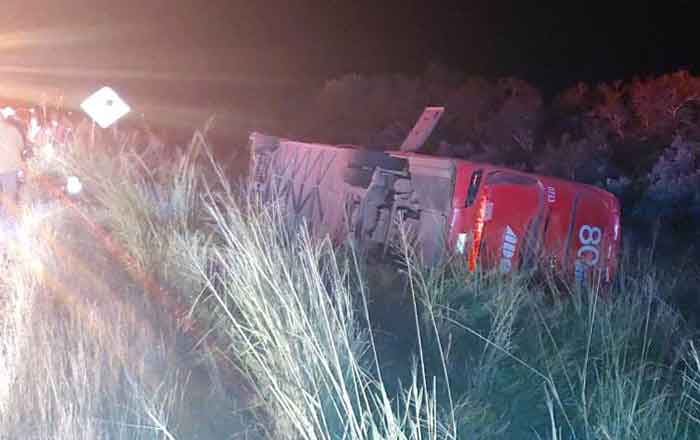 Volcadura de autobús deja nueve lesionados; huye el chófer 3 Camion 4