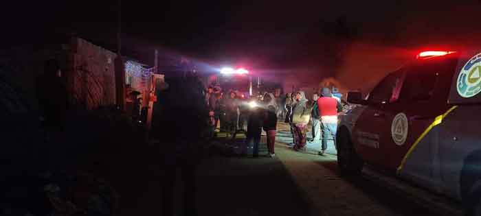 Se quedan más de 10 familias sin hogar; incendio consume sus viviendas 3 Incendio 4