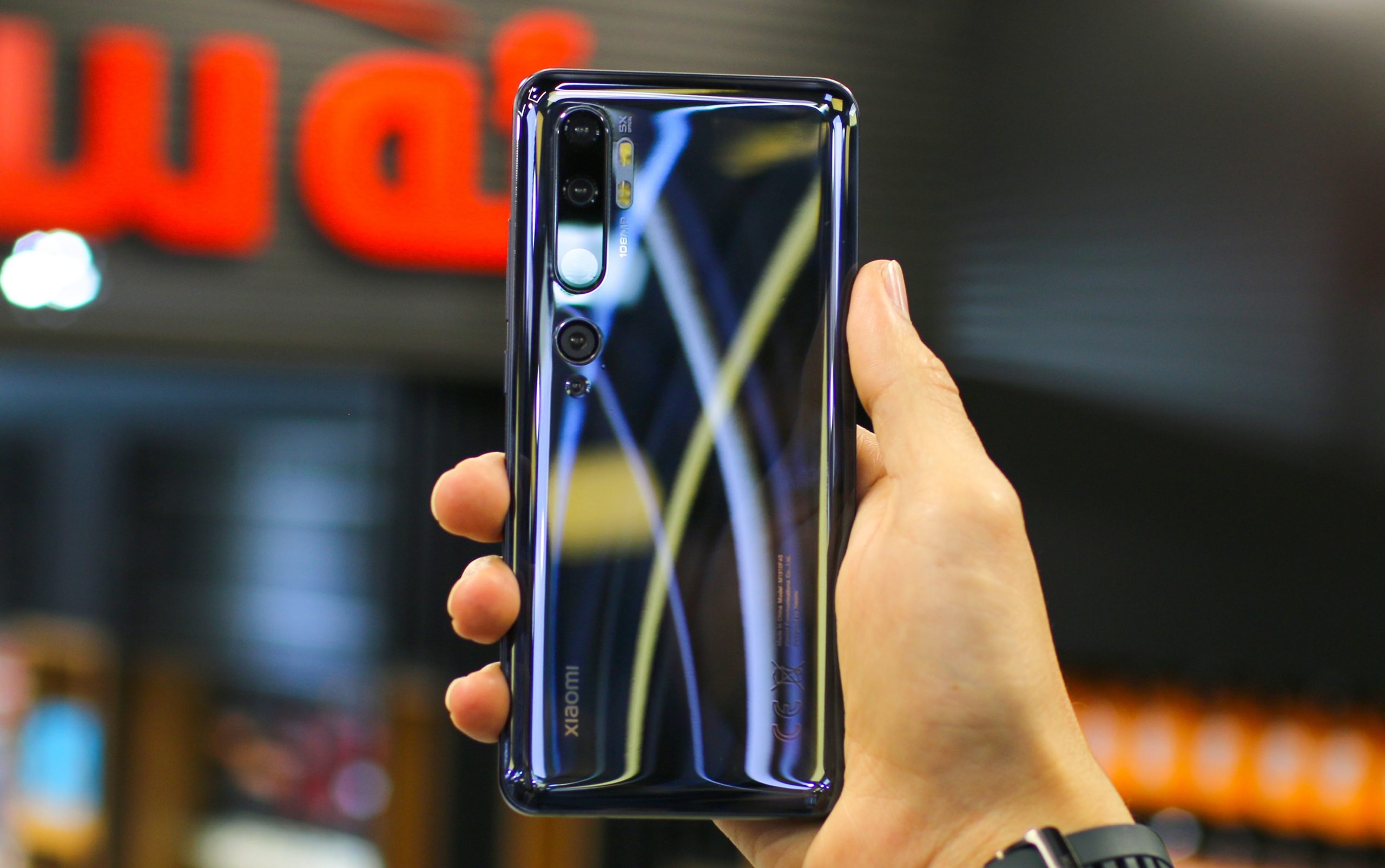 JiY-qjN-Movil-chino-0-zana-latif-MPq-1IxX1nU-unsplash-1-scaled