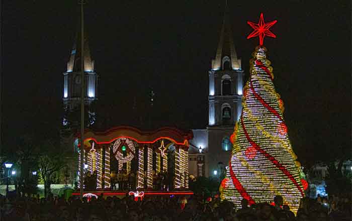 Disfrutan matamorenses encendido de pino y desfile navideño 2 MATAMOROS 1