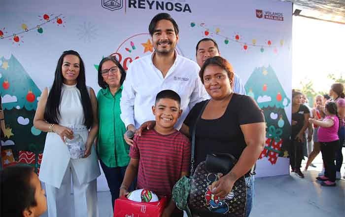 Festeja Carlos Peña a familias con posada navideña 1 REYNOSA 4