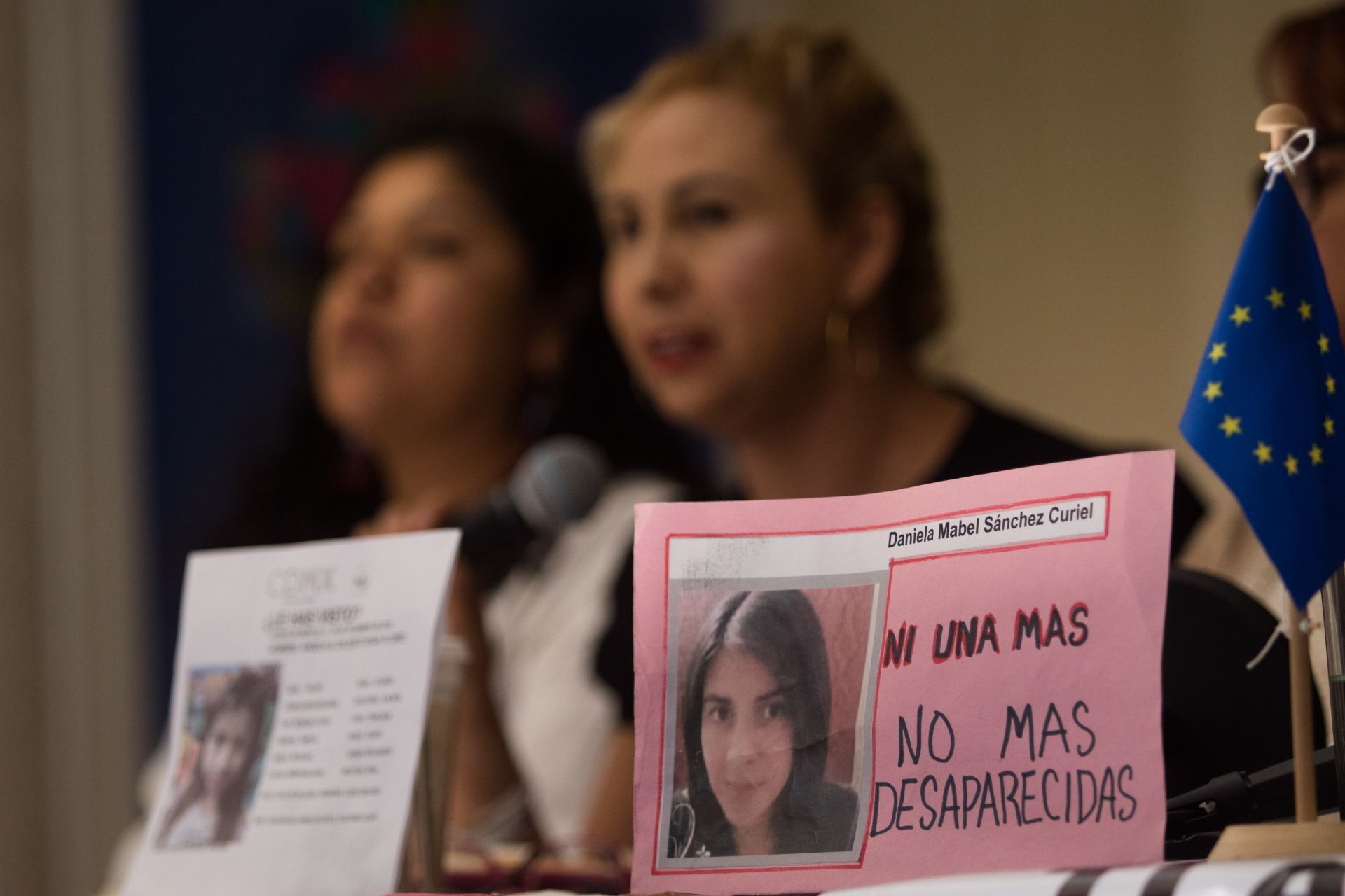 CIUDAD DE MÉXICO, 26FEBRERO2019.- La organización IDEAH, Litigio Estratégico en derechos Humanos Ac, junto a los colectivos de familias de personas desaparecidas solicitaron una declaratoria de Alerta de Violencia de Género por Desaparición de mujeres en el Estado de México entidad que concentra el mayor número de desaparición de mujeres. En su reporte indican que del 1 de enero de 2012 al 15 de septiembre de 2018, la Fiscalía reportó un acumulado de 3,686 mujeres desaparecidas y no localizadas en los municipios de Chimalhuacán, Cuautitlán Izcalli, Ecatepec, Ixtapaluca, Nezahualcóyotl, Toluca y Valle de Chalco. Además lanzaron la campaña #Mujeres ContraLaDesaparición, elaborado junto con los colectivos Uniendo Esperanzas, Alondras Unidas y Red de Madres, que busca visibilizar y prevenir los casos de mujeres desaparecidas en el Estado de México. FOTO: MOISÉS PABLO / CUARTOSCURO.COM