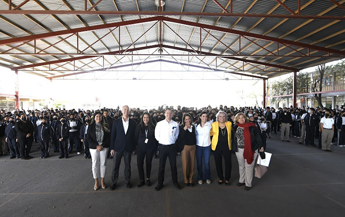 Donan mil pupitres a escuelas públicas de Monterrey 2 1 1